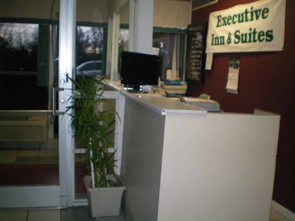 Executive Inn & Suites - Augusta Extérieur photo