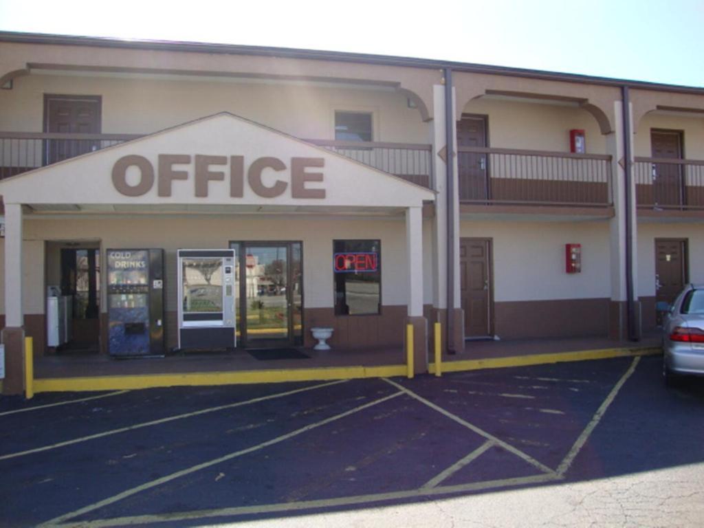 Executive Inn & Suites - Augusta Extérieur photo